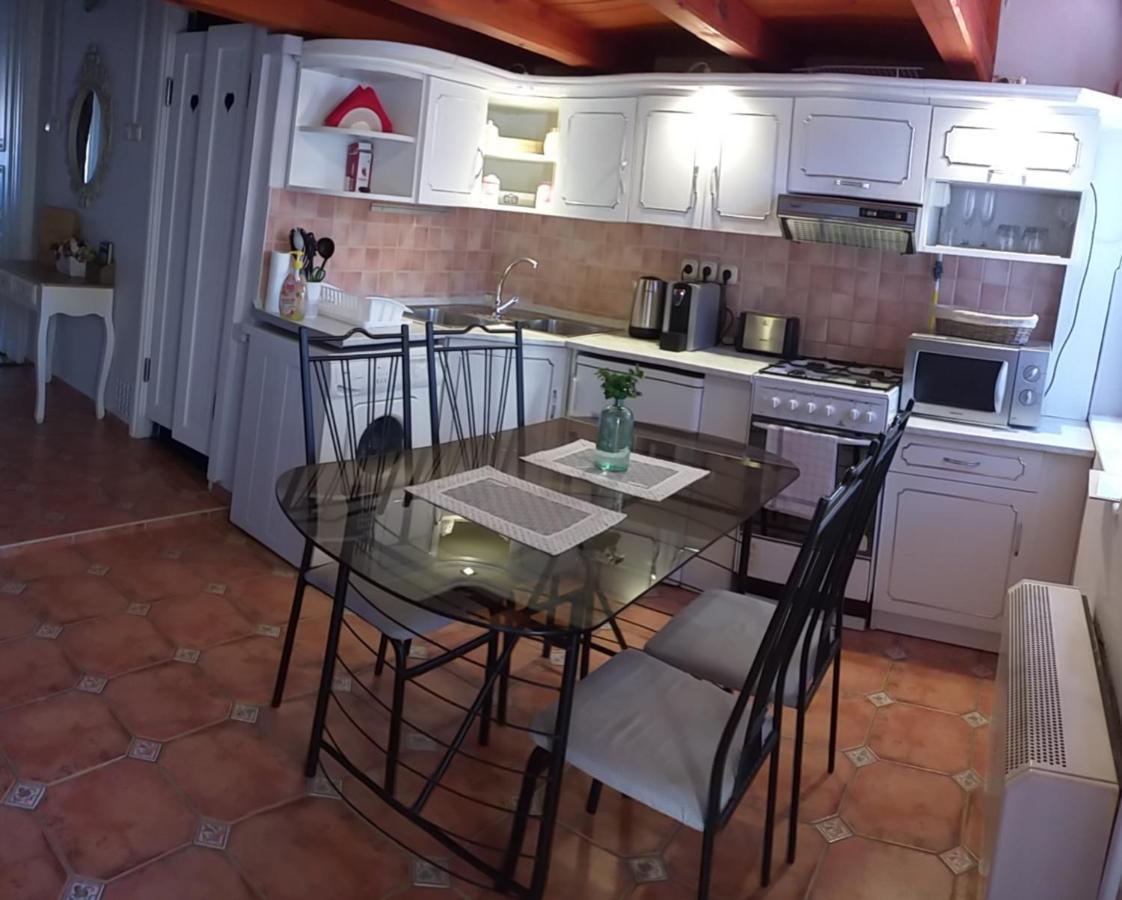 מישקולץ Belvarosi Vintage Apartman A Setaloutcan מראה חיצוני תמונה