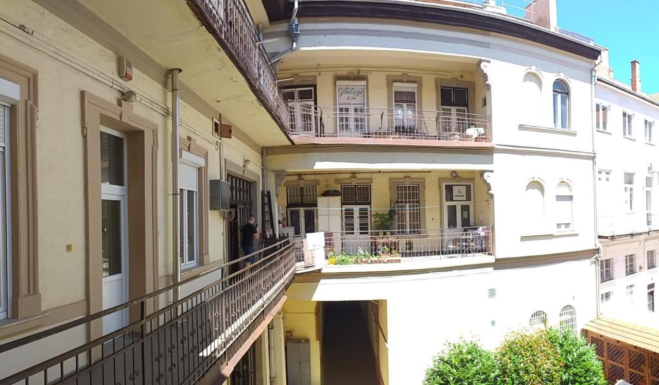 מישקולץ Belvarosi Vintage Apartman A Setaloutcan מראה חיצוני תמונה