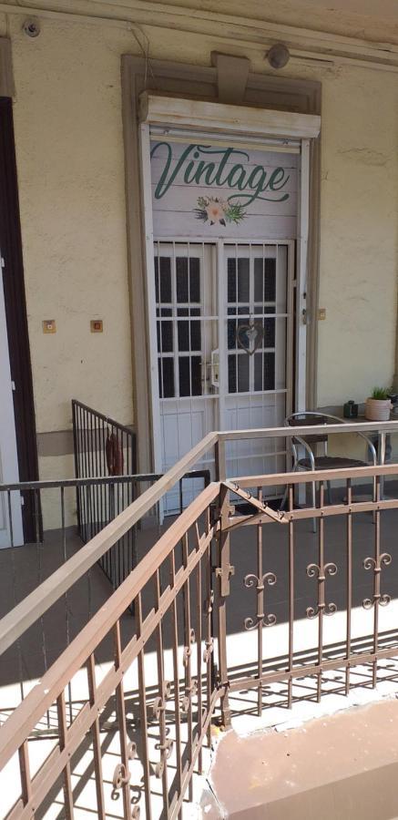 מישקולץ Belvarosi Vintage Apartman A Setaloutcan מראה חיצוני תמונה