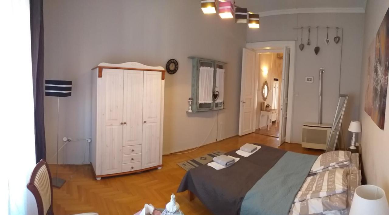 מישקולץ Belvarosi Vintage Apartman A Setaloutcan מראה חיצוני תמונה