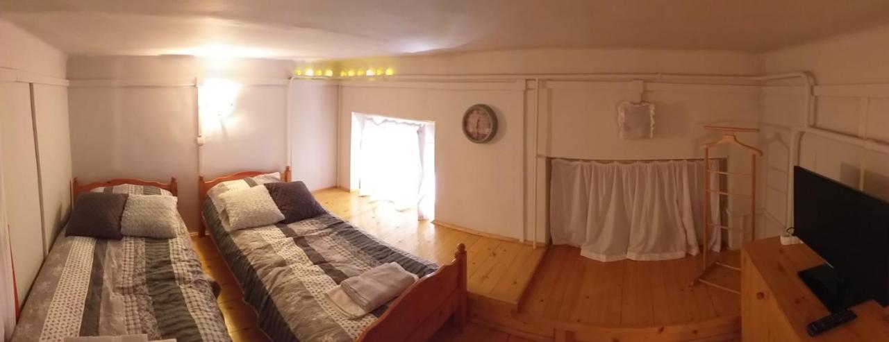 מישקולץ Belvarosi Vintage Apartman A Setaloutcan מראה חיצוני תמונה