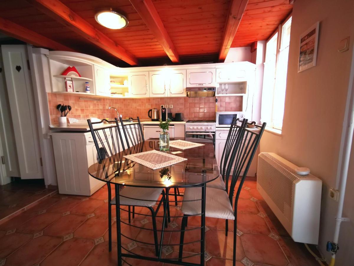 מישקולץ Belvarosi Vintage Apartman A Setaloutcan מראה חיצוני תמונה