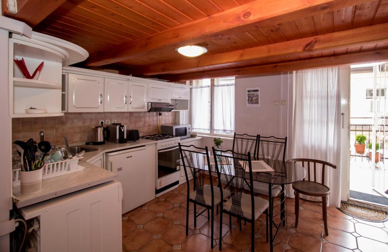 מישקולץ Belvarosi Vintage Apartman A Setaloutcan מראה חיצוני תמונה