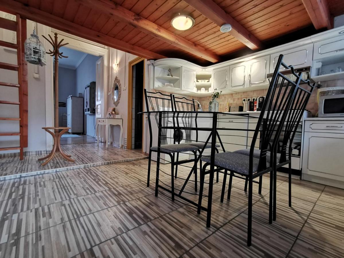 מישקולץ Belvarosi Vintage Apartman A Setaloutcan מראה חיצוני תמונה